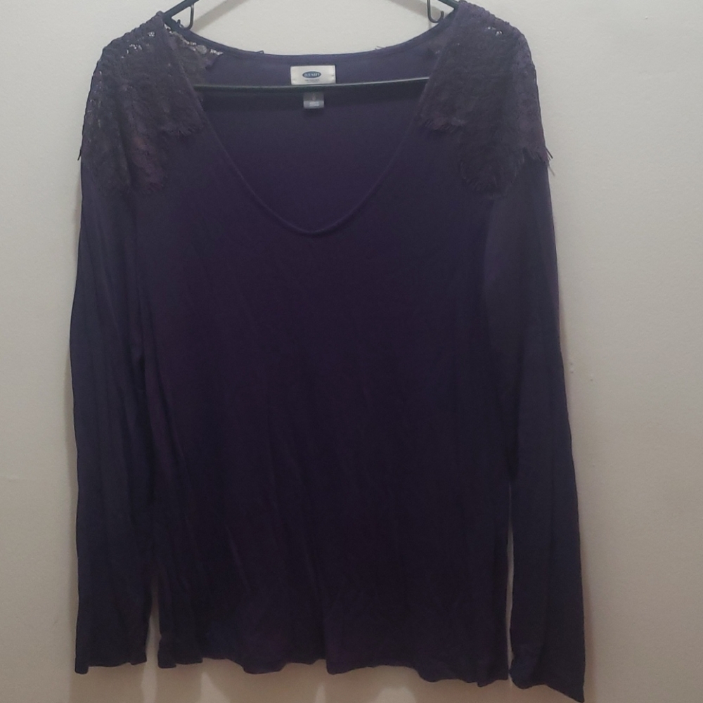 Old Navy lacey detail shoulder